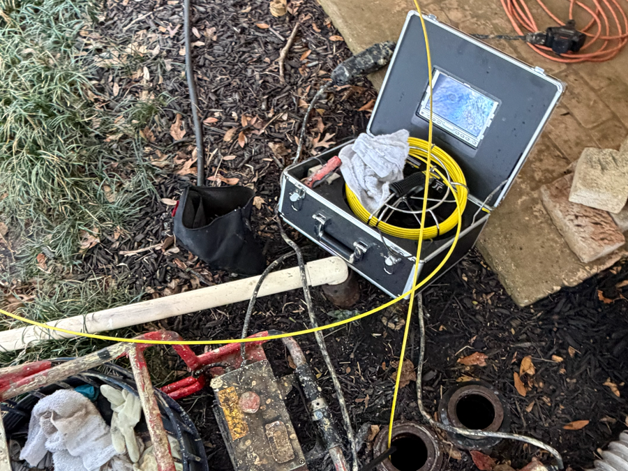 does-your-dfw-home-have-cast-iron-sewer-pipes-how-to-tell-by-age-image1 trenchless sewer repair